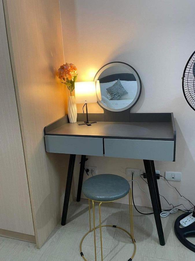 Studio Condo Building 81 Newport Boulevard Manila Bagian luar foto