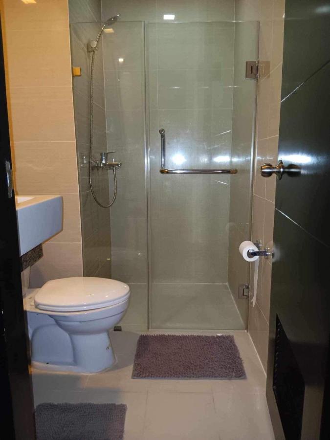 Studio Condo Building 81 Newport Boulevard Manila Bagian luar foto