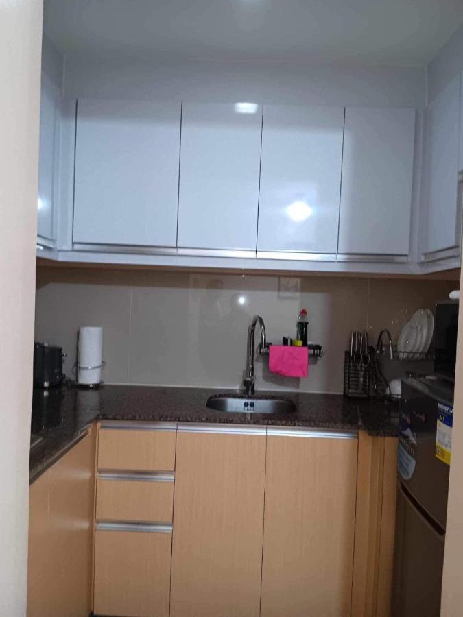 Studio Condo Building 81 Newport Boulevard Manila Bagian luar foto