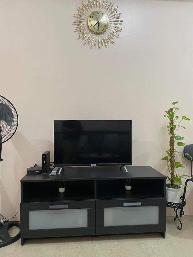 Studio Condo Building 81 Newport Boulevard Manila Bagian luar foto