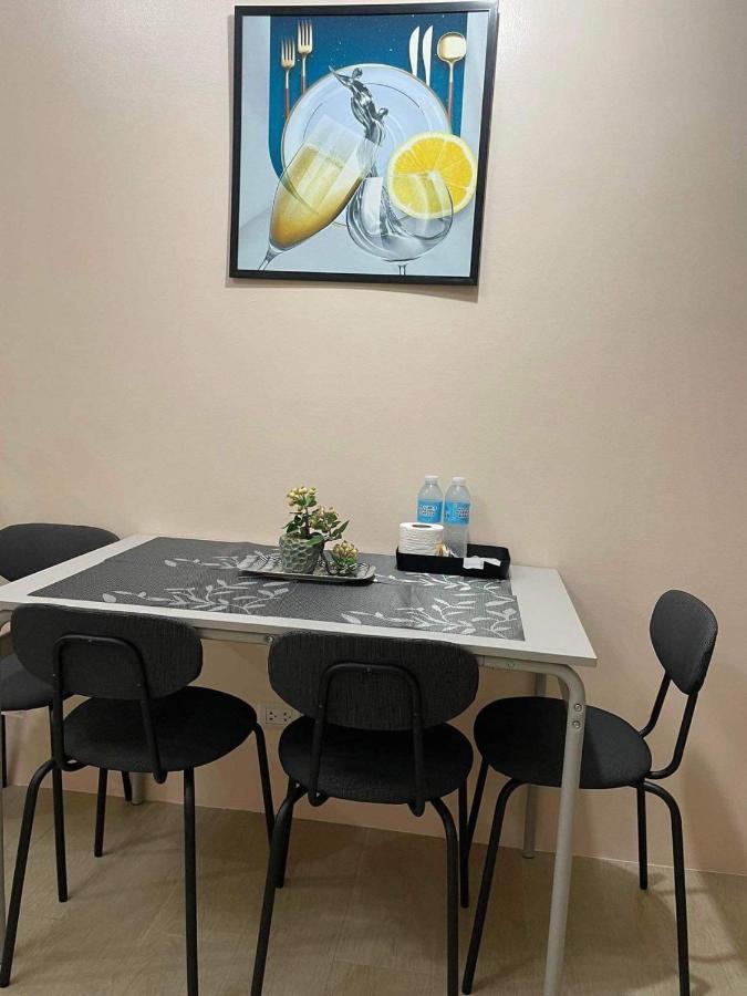 Studio Condo Building 81 Newport Boulevard Manila Bagian luar foto