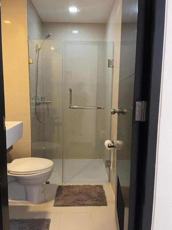 Studio Condo Building 81 Newport Boulevard Manila Bagian luar foto
