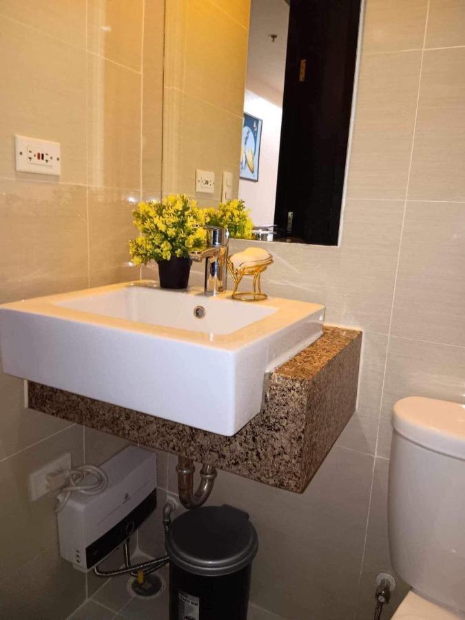Studio Condo Building 81 Newport Boulevard Manila Bagian luar foto