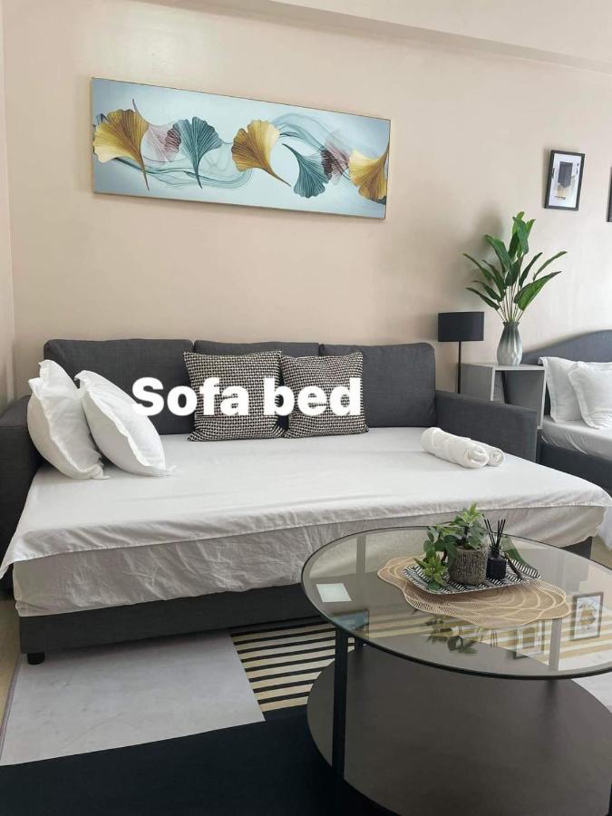 Studio Condo Building 81 Newport Boulevard Manila Bagian luar foto